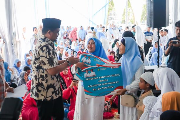 Wali Kota Medan, Bobby Nasution, hadiri pengajian akbar di Kecamatan Medan Kota (2)