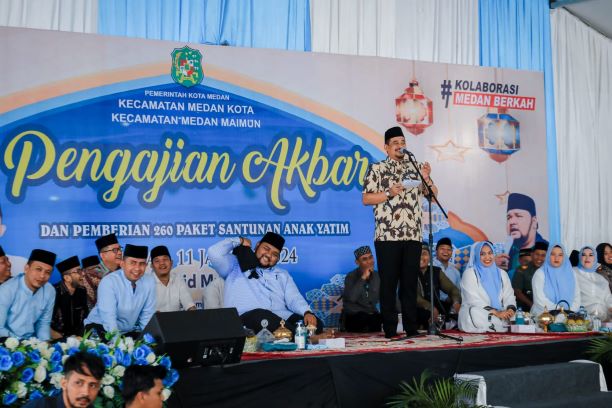 Wali Kota Medan, Bobby Nasution, hadiri pengajian akbar di Kecamatan Medan Kota 3
