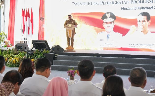 Wali Kota Medan, Bobby Nasution, berikan sambutan saat Mentan serahkan bantuan pertanian di Sumut