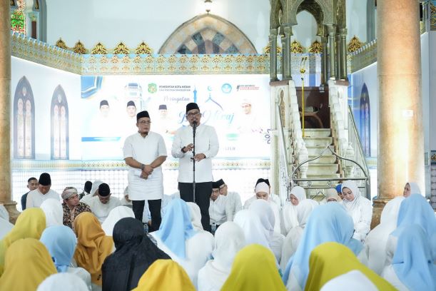 Wali Kota Medan, Bobby Nasution, pada peringatan Israk Mikraj Pemkot Medan 1445 H di Masjid Raya Al Mahsun