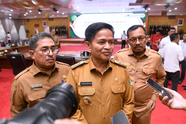 Pj Gubenur Sumut, Hassanudin, berikan keterangan kepada wartawan