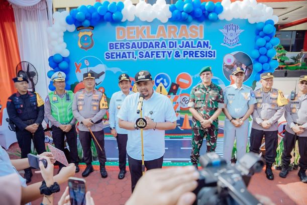 Wali Kota Medan, Bobby Nasution, beri keterangan usai apel Operasi Keselamatan 2024 di Mapolda Sumut