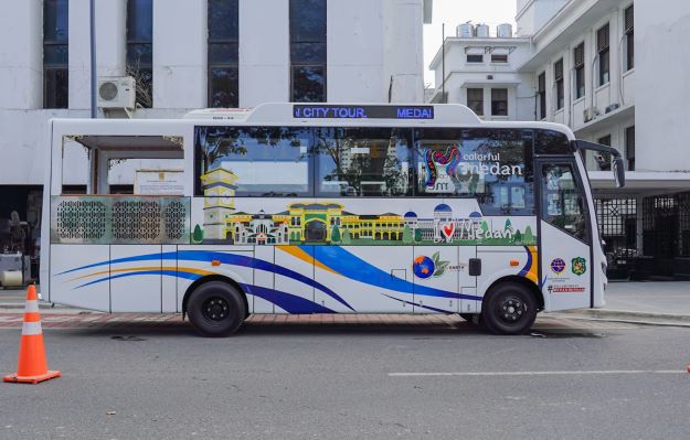 Bus pariwisata Kota Medan