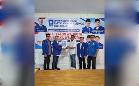 HT. Bahrumsyah ambil formulir ke DPD PAN Kota Medan