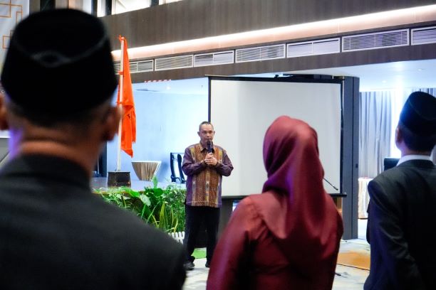 Kakan Kesbangpol, Andi Mario, mewakili Wali Kota Medan berikan sambutan pada pelantikan Panwascam Pilkada 2024