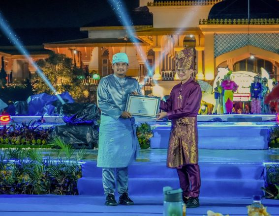 Menparekraf, Sandiaga Uno, beri penghargaan kepada Wali Kota Medan, Bobby Nasution