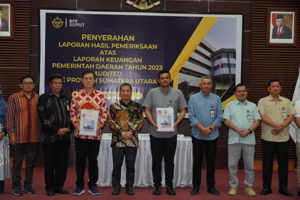 Wali Kota Medan, Bobby Nasution, terima LHKPD dari BPK RI