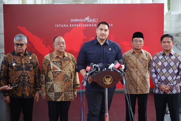 Menpora, Dito Aritedjo, beri keterangan usai Rapat Persiapan PON XXI di Istana Negara