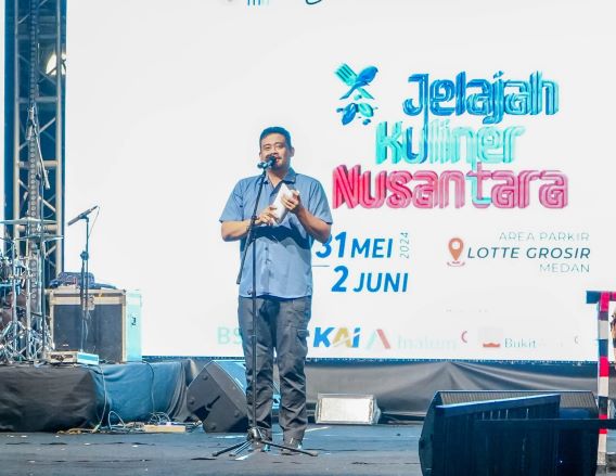 Wali Kota Medan, Bobby Nasution, pada jajanan kuliner digelar BUMN