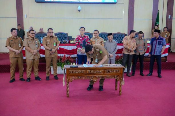 Wali Kota Medan, Bobby Nasution, teken pengesahan Perda Pemberian Insentif