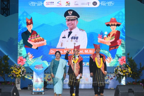 Pj Gubernur Sumut, Agus Fatoni, beri sambutan saat membuka Pesta Bunga dan buah Karo 2024