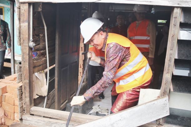 Pj Gubernur Sumut, Agus Fatoni, canangkan bedah Rumah di Langkat