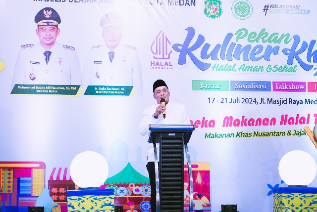 Wakil Wali Kota Medan, Aulia Rachman, pada pekan kuliner halal