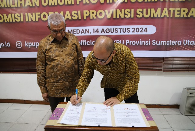 Ketua KPU Sumut, Agus Arifin, teken MoU dengan KIP Sumut