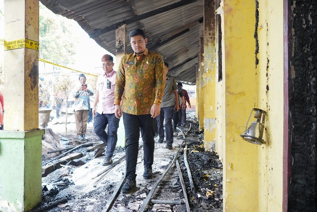 Wali Kota Medan, Bobby Nasution, tinjau SMPN 20 yang terbakar