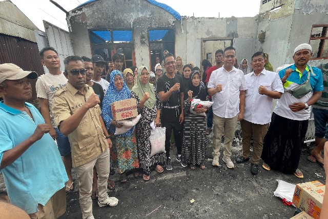 Zakiyudin Harahap beri bantuan korban kebakaran di Medan 1
