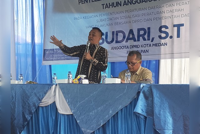 Anggota DPRD Medan Fraksi PAN, Sudari, gelar Sosper X di Tangkahan 1