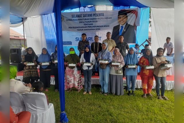 Anggota DPRD Medan Fraksi PAN, Sudari, gelar Sosper X di Tangkahan 4