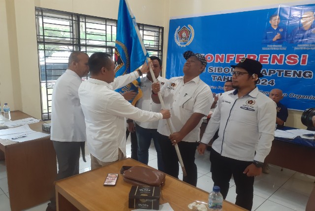 Ketua PWI Sumut, Farianda Putra Sinik, kukuhkan Jason Gultom jadi Ketua PWI Sibolga-Tapteng