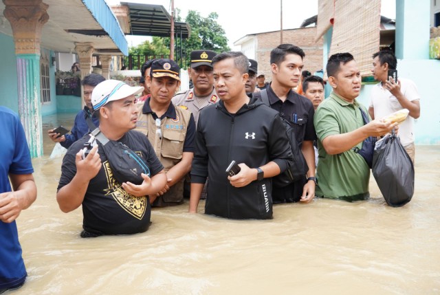 Pj Wali Kota Tebingtinggi, Moettaqien Hasrimi, tinjau banjir