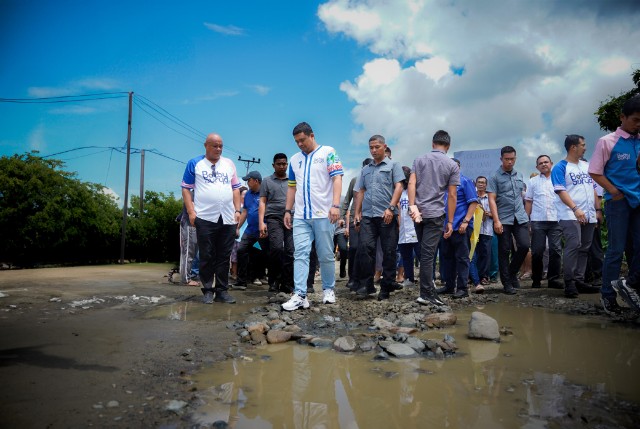 Cagubsu, Bobby Nasution, tinjau jalan rusak di Nias Utara 1