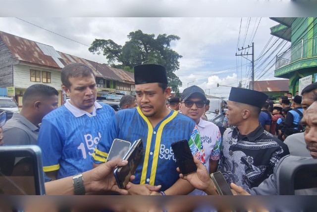Cagubsu, Bobby Nasution, di wawancarai soal pelemparan mobil
