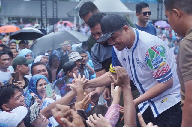 Warga Siantar sambut Bobby Nasution