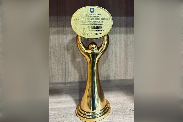 Piala penghargaan IPKD