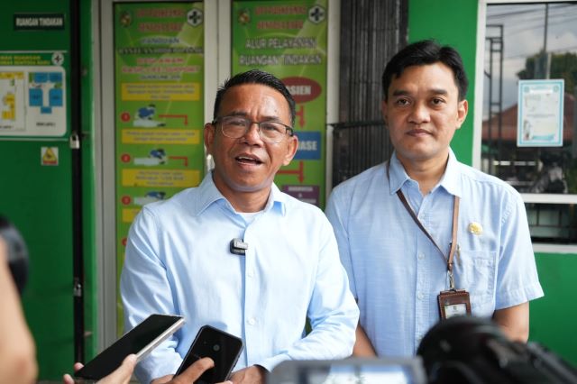 Wakil Wali Kota Medan, Zakiyuddin Harahap, beri keterangan usai tinjau Puskesmas Sentosa Baru