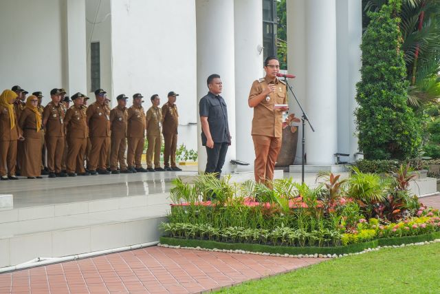 Wali Kota Medan, Rico Waas, pimpin apel perdana di Balai Kota Medan