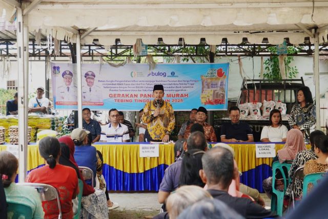 Wali Kota Tebingtinggi, Iman Irdian Saragih, tinjau Gerakan Pangan Murah