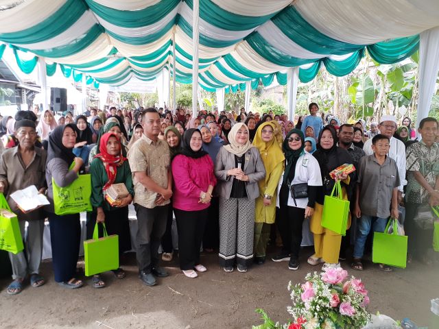 Anggota DPRD Medan Fraksi Hanura-PKB, Roma Uli Silalahi, foto bersama usai Sosper IV TA 2025 di Marelan