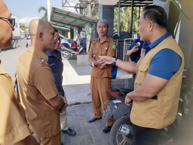 Anggota DPRD Medan Fraksi NasDem, Saipul Bahri, mendengar keterangan dari berbagai pihak di Belawan