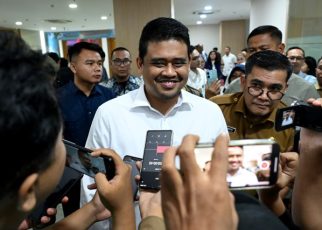 Gubernur Sumut, Bobby Nasution, beri keterangan usai buka Kick of Program Fast Track Youngpreneur (FYP) di Kantor Gubernur Sumut