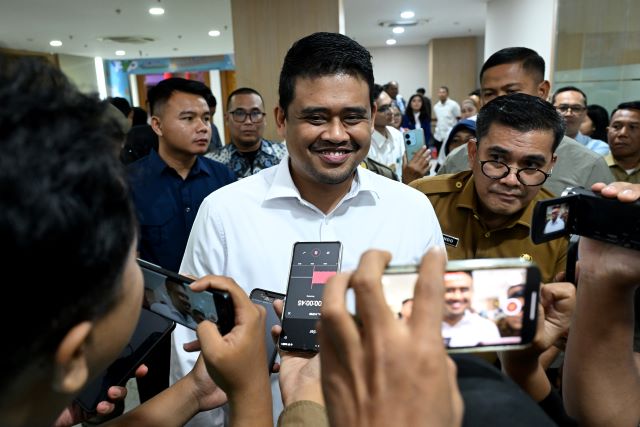 Gubernur Sumut, Bobby Nasution, beri keterangan usai buka Kick of Program Fast Track Youngpreneur (FYP) di Kantor Gubernur Sumut