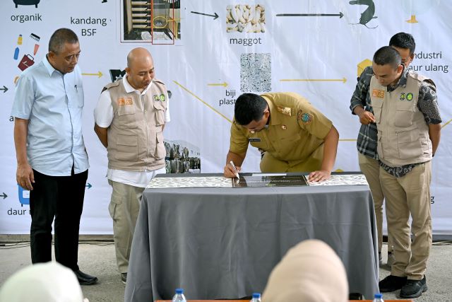 Gubernur Sumut, Bobbyy Nasution, launching TPS Terpadu USU