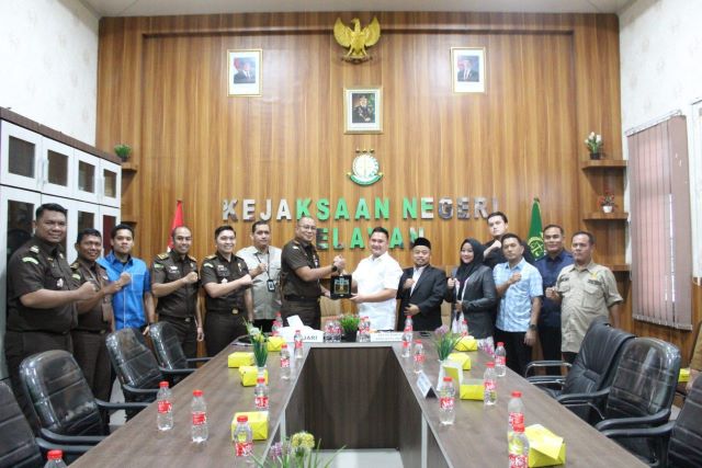 Komisi I DPRD Medan melakukan kunjungan kerja ke Kejari Belawan