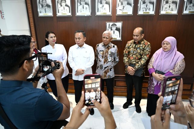 Wamen HMA, Mugiyanto Sipin, beri keterangan kepada wartawan usai silaturahmi di Kantor Gubernur Sumut