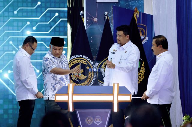 Gubernur Sumut, Bobby Nasution & Menteri Imigrasi, Agus Andianto, resmikan Autogate Kualanamu