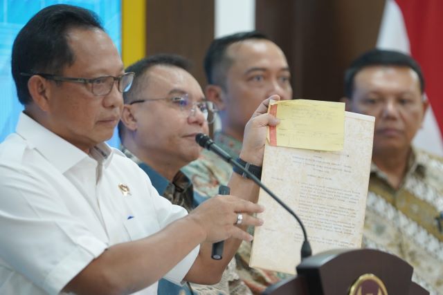 Mendagri, Tito Karnavian, tunjukkan dokumen 4 pulau di wilayah Aceh