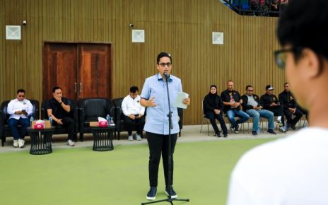 Wali Kota Medan, Rico Tri Putra Bayu Waas, buka kejuaraan tenis lapangan