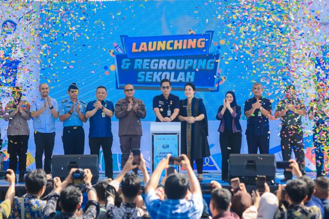 Wali Kota Medan, Rico Tri Putra Bayu Waas, launching regrouping sekolah