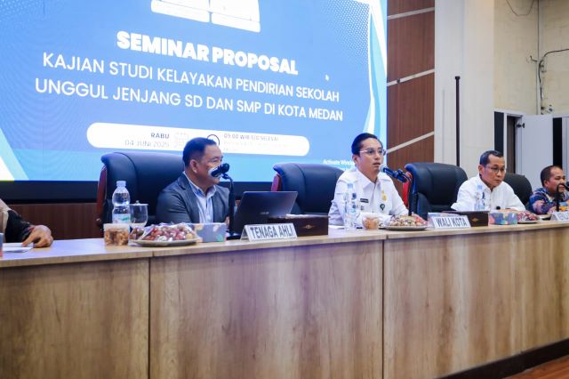 Wali Kota Medan, Rico Tri Putra Bayu Waas, pada FGD sekolah unggulan di Medan