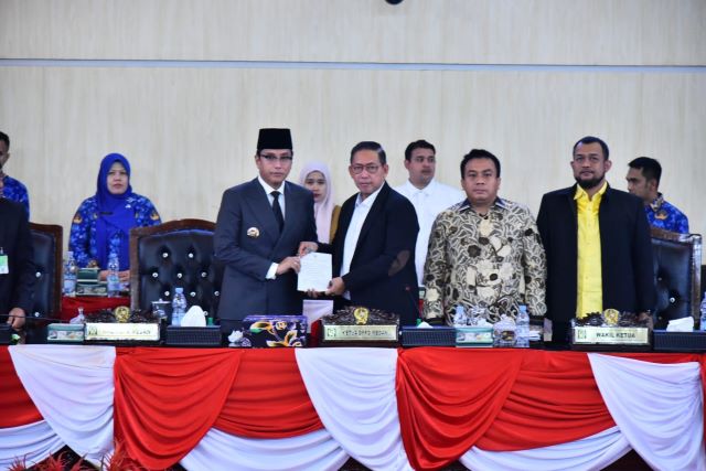 Wali Kota Medan, Rico Tri Putra Bayu Waas, sampaikan LPj TA 2024 ke DPRD