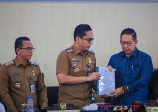 Wali Kota Medan, Rico Tri Putra Bayu Waas, sampaikan Ranperda Kebakaran ke DPRD