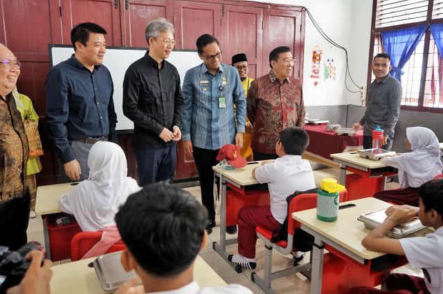 Wali Kota Medan dan Dubes Tiongkok tinjau MBG