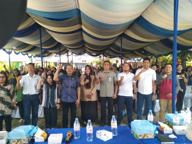 Anggota DPRD Medan Fraksi Demokrat, Dodi R Simangunsong, foto bersama usai Reses III Masa Sidang III TA 2025 di Medan Kota