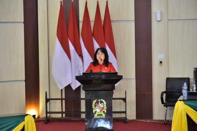 Anggota DPRD Medan Fraksi PDI Perjuangan, Lily