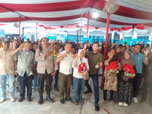 Anggota DPRD Medan Fraksi PSI, Reinhart Jeremy Anidhita, foto bersama usai Sosper VII TA 2025 di Medan Perjuangan