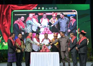 Gubernur Sumut, Bobby Nasution, buka festival Pesta Buah dan Bunga Tanah Karo 2025